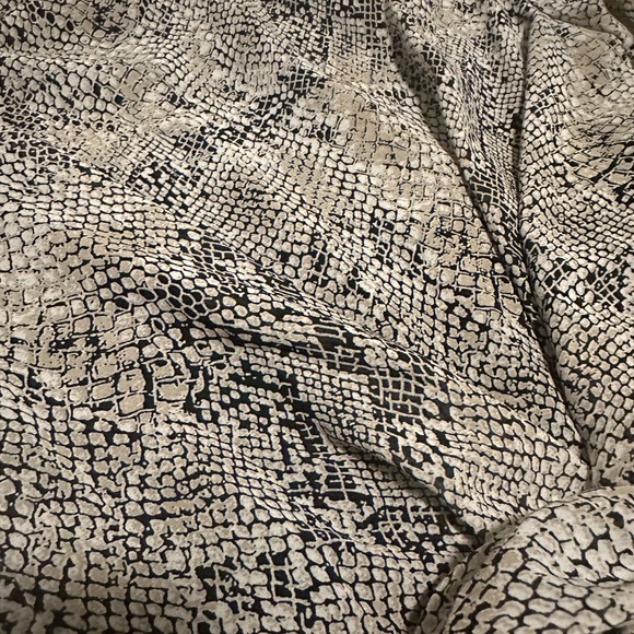 Snakeskin print turtleneck top - Picture 4 of 5